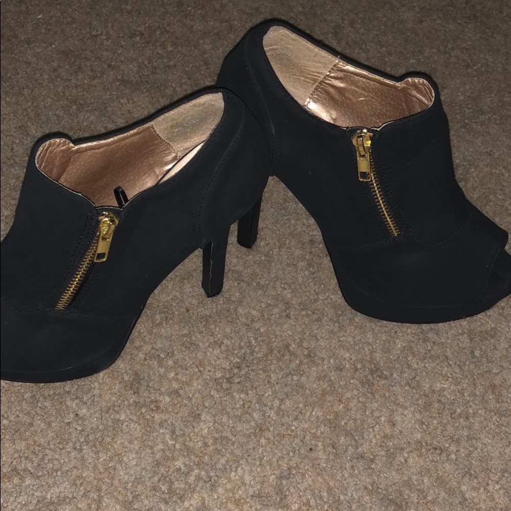 Body central open toe heel